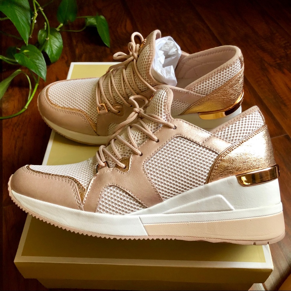 ✨SOLD✨Michael Kors Sneakers - Picture 6 of 8